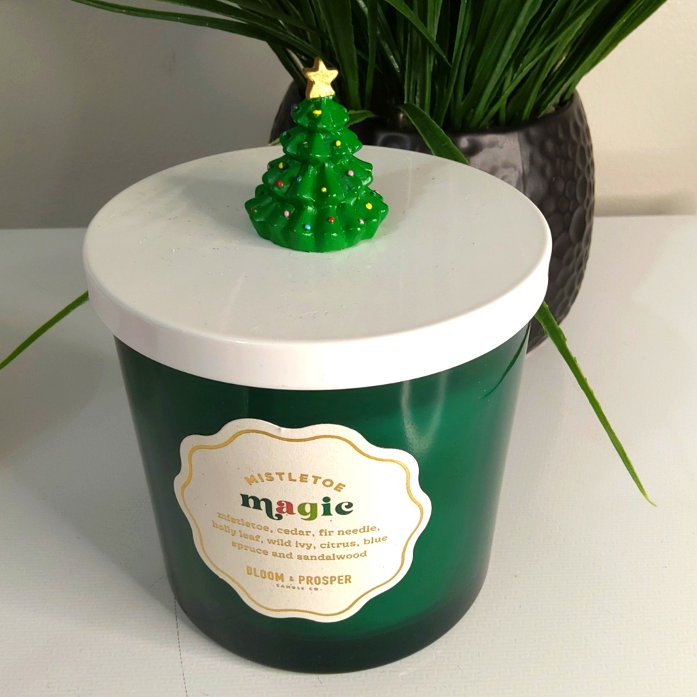 Bloom & Prosper Green Candle with Christmas Tree Lid, NWT